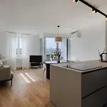Διαμέρισμα Fiorea - Center With Private Garage Parking *