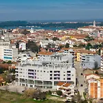 Διαμέρισμα Fiorea - Center With Private Garage Parking *