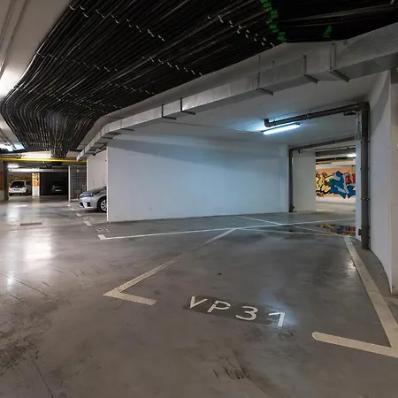 Fiorea - Center With Private Garage Parking Apartment